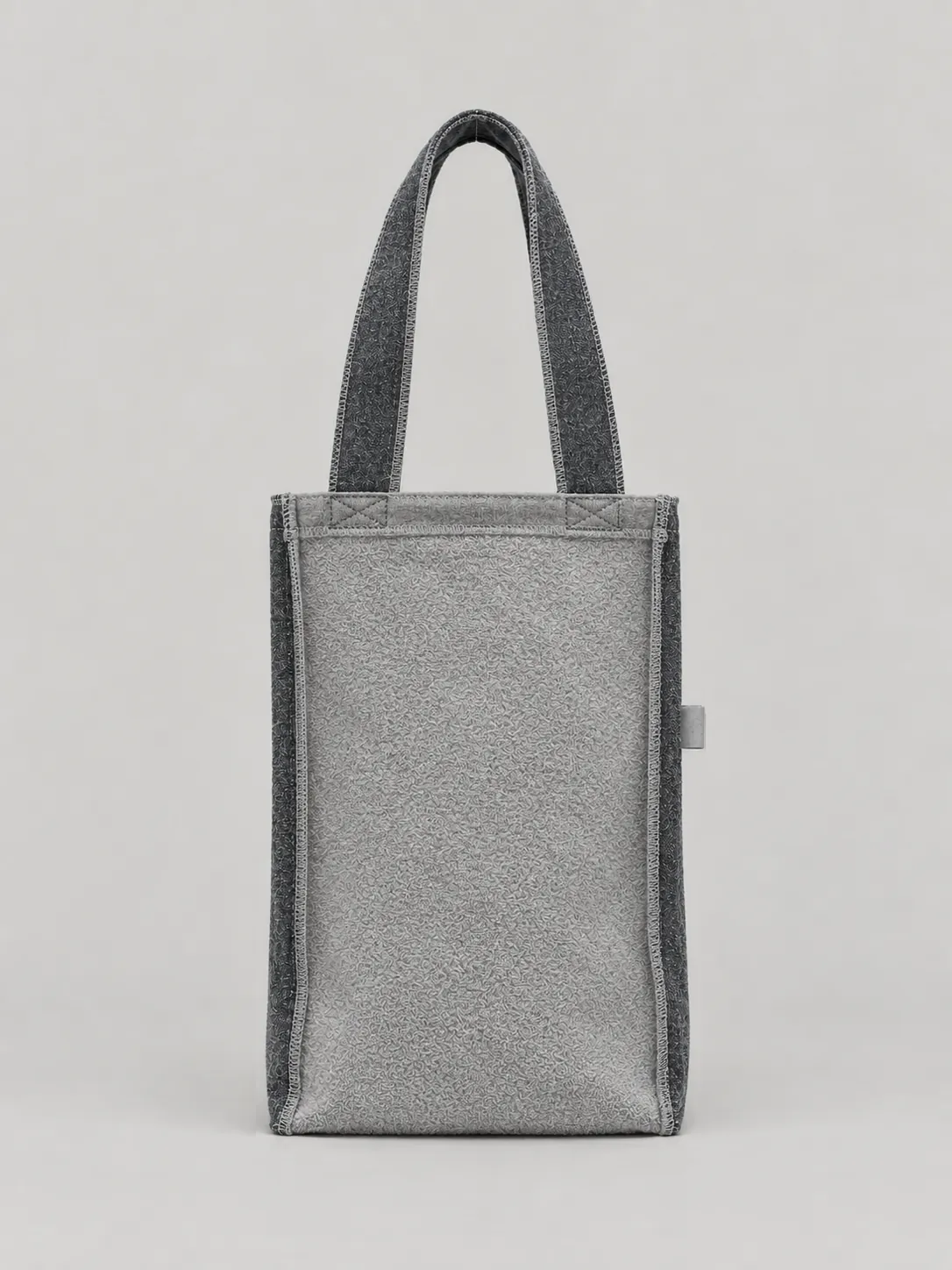Tall Tote, insidan